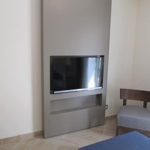 Pannello porta TV integrato
