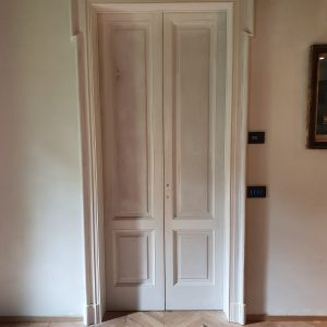 Porta classica a doppio battente laccata